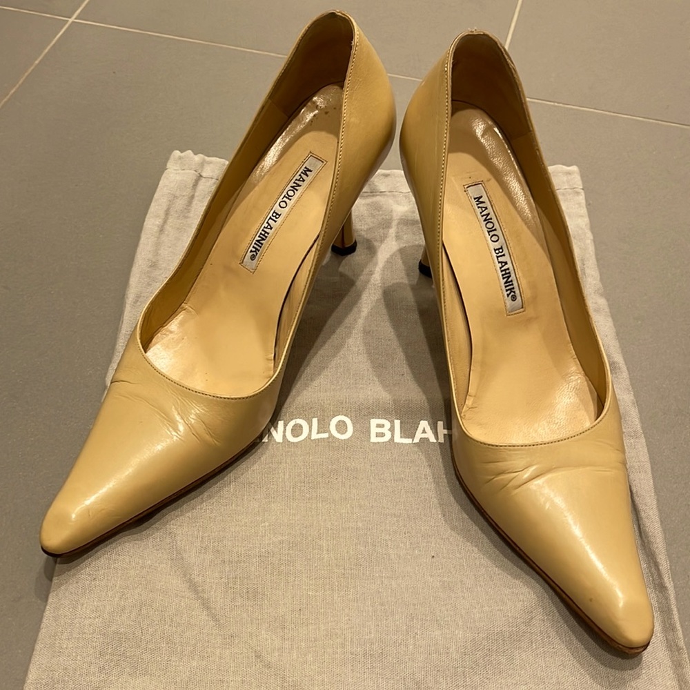 Authentic Manolo Blahnik Nude leather pumps Size 7.5